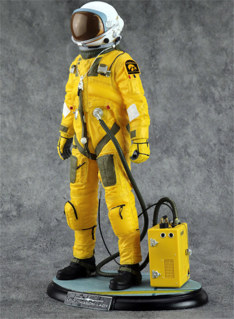 HOBBY MASTER U-2 Dragon Lady Pilot Figure (Polyresin Statue) 1:8 Figure Pre-built Model