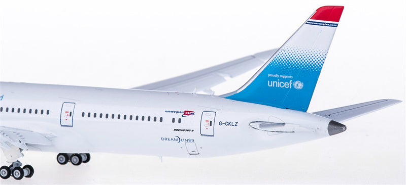 JC Wings Norwegian Air Shuttle Boeing 787-9 G-CKLZ Flaps Down 1:400 Diecast Model view 3
