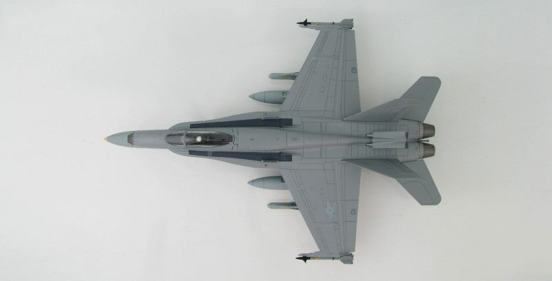 HOBBYMASTER USMC F/A-18A VMFA-333 1:72 Model 1980s  Fighting Shamrocks DN 163154