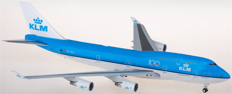 JC Wings KLM Boeing 747-400 PH-BFG + Aviation Tag 1:200 Diecast Model view 3