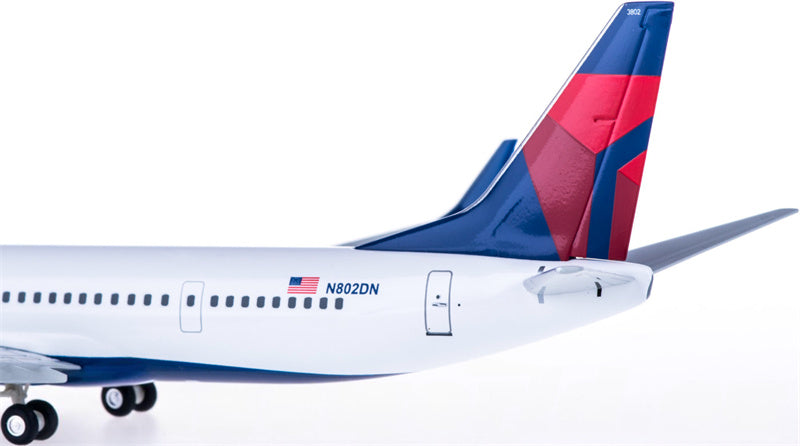 Herpa Delta Air Lines Boeing 737-900ER N802DN 1:200 ABS Model view 3