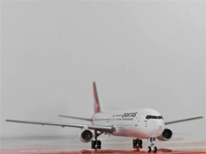 PandaModel 1:400 Qantas Feight B767-300 VH-EFR DIECAST Model