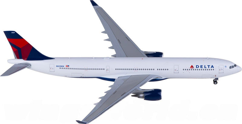 Geminijets Delta Air Lines Airbus A330-300 N829NW 1:400 Diecast Model view 1