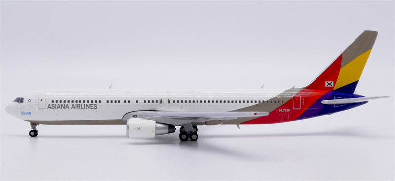 JC Wings Asiana Boeing 767-300 HL7528 1:400 Aircraft Model