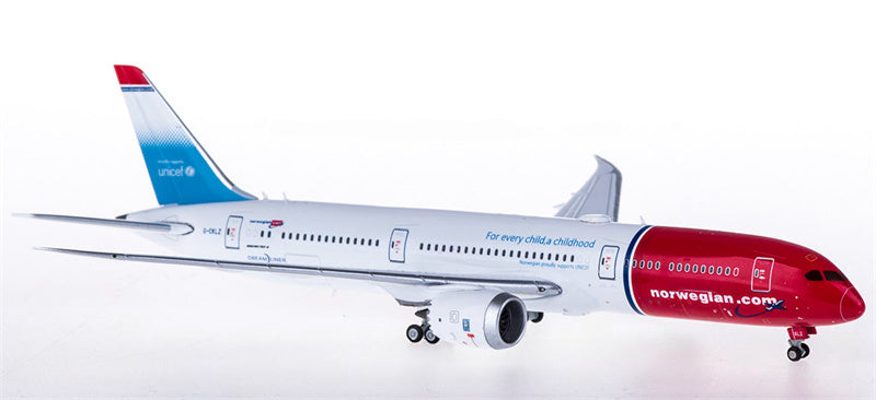 JC Wings Norwegian Air Shuttle Boeing 787-9 G-CKLZ 1:400 Diecast Model view 4