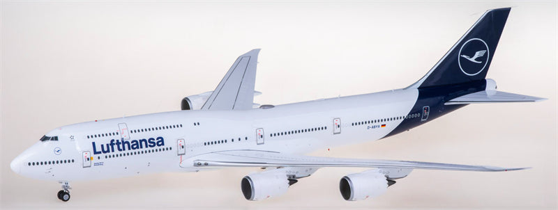 SQ Wings Lufthansa Boeing 747-8 D-ABYA 1:200 Diecast Model view 2