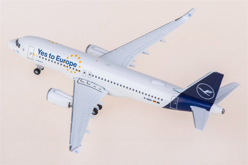 Herpa Lufthansa Airbus A320 D-AIUC 1:500 Diecast Model view 2