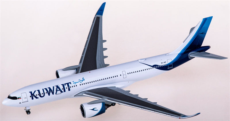Herpa Kuwait Airways Airbus A330-800neo 9K-APF 1:500 Diecast Model view 3