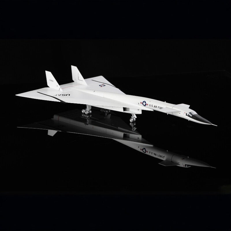 SQ Wings US Air Force XB-70  1:200 Model   White 20001