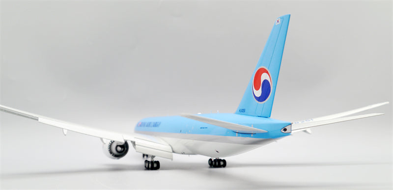 JC Wings 1:200 Korean Air Boeing 777-200F HL8251 Flaps down Diecast Model view 3