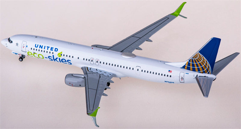 NG Models United Airlines Boeing 737-900ER N75432 1:400 Diecast Model view 4