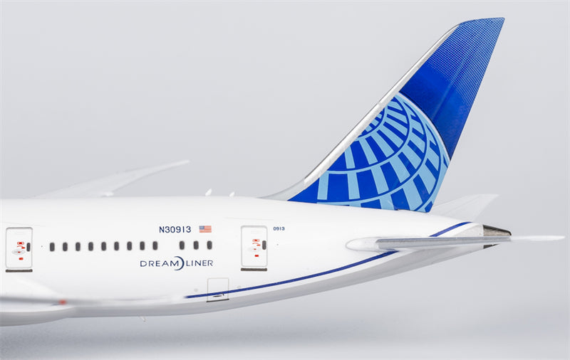 NG Models 1:400 United Airlines Boeing 787-8 Dreamliner N30913  DIECAST Model