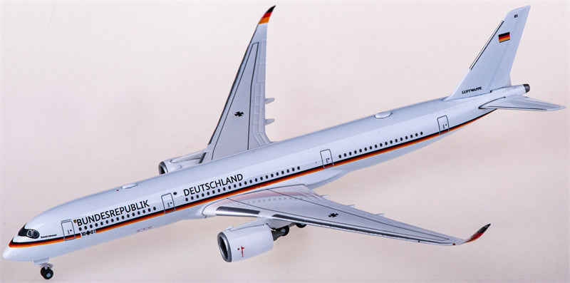 Herpa Luftwaffe Airbus A350-900 10+01 1:500 Diecast Model view 1