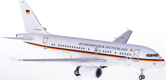Hogan Luftwaffe Airbus A319 15+02 1:200 ABS Model view 1
