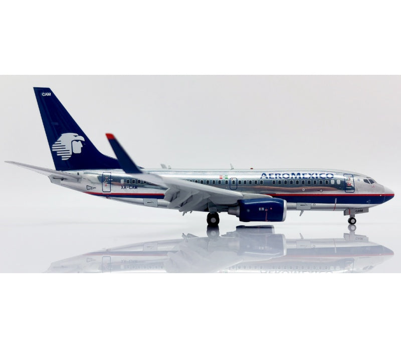 JC Wings 1:200 Aeromexico B737-700 XA-CAM Flaps down DIECAST Model
