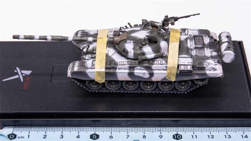 ARTISAN Russian T-72A main battle tank guards snow camouflage 1:72 Tank Pre-built Model