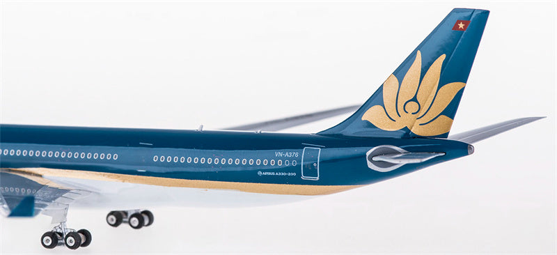 Phoenix Vietnam Airlines for Airbus A330-200 VN-A376 1:400 Airplane Pre-built  Airliner Model Display