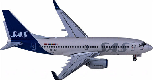 Geminijets SAS Boeing 737-700 SE-RJX 1:400 Diecast Model view 1