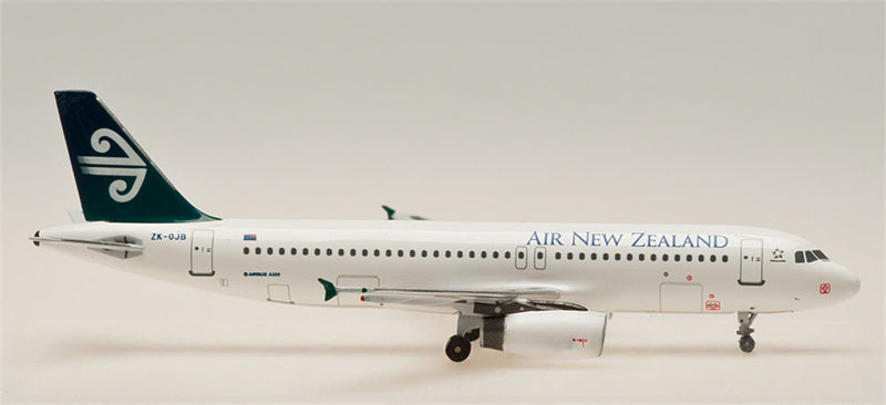 AeroClassics Air New Zealand Airbus A320 ZK-OJB 1:400 Diecast Model view 1