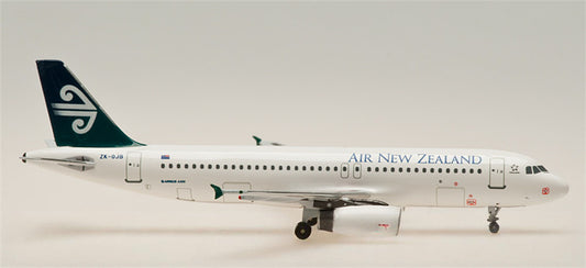 AeroClassics Air New Zealand Airbus A320 ZK-OJB 1:400 Diecast Model view 1