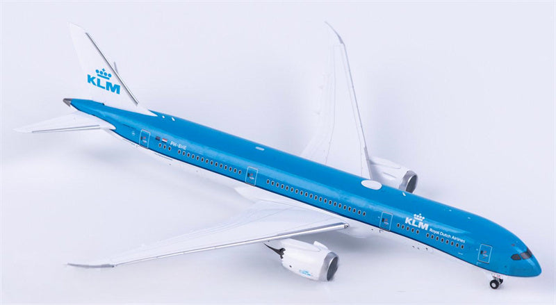 NG Models KLM Boeing 787-9 Dreamliner PH-BHE 1:400 Diecast Model view 3