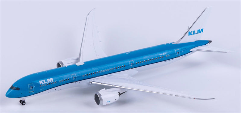 NG Models KLM Boeing 787-9 Dreamliner PH-BHI 1:400 Diecast Model view 4