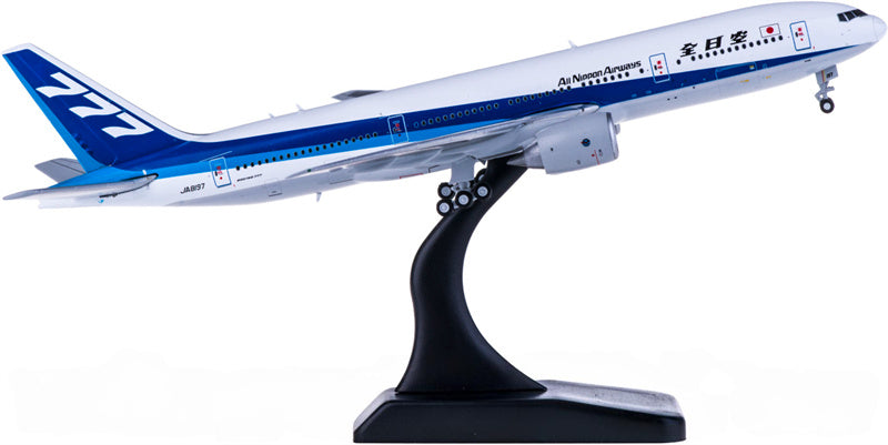 JC Wings ANA Boeing 777-200 JA8197 1:400 Diecast Model view 2