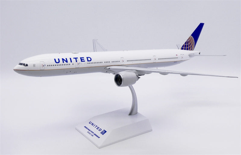 JC Wings United Airlines Boeing 777-300ER N2534U 1:200 Diecast Model view 3