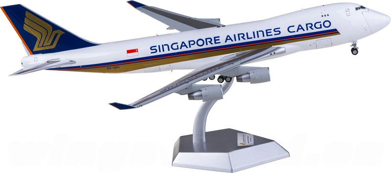 SQ Wings Singapore Airlines Boeing 747-400F 9V-SFI Open Door Freighter 1:200 Diecast Model view 2