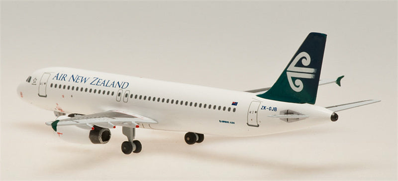 AeroClassics Air New Zealand Airbus A320 ZK-OJB 1:400 Diecast Model view 3