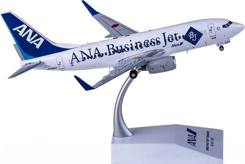 JC Wings ANA Boeing 737-700 JA10AN 1:200 Diecast Model view 3