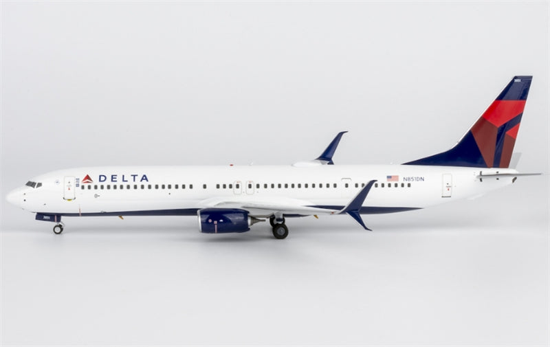 NG Models Delta Air Lines Boeing 737-900ER N851DN 1:200 Diecast Model view 4