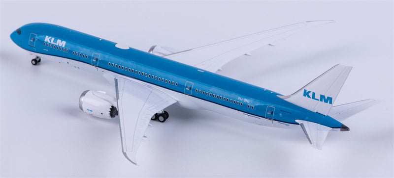 NG Models KLM Boeing 787-9 Dreamliner PH-BHI 1:400 Diecast Model view 2