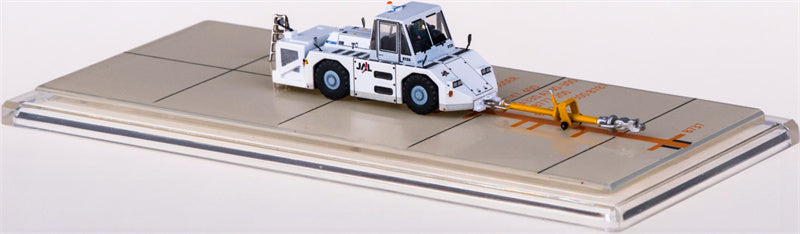 JC Wings Japan Airlines Komatsu WT250E Towing Tractor 1:200 Accessory Model view 3