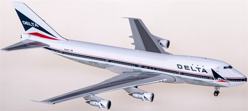 Phoenix Delta Air Lines Boeing 747-100 N9896 1:400 Diecast Model view 3