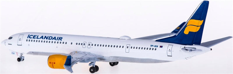 AeroClassics Icelandair Boeing 737 MAX 9 TF-ICA 1:400 Diecast Model view 3