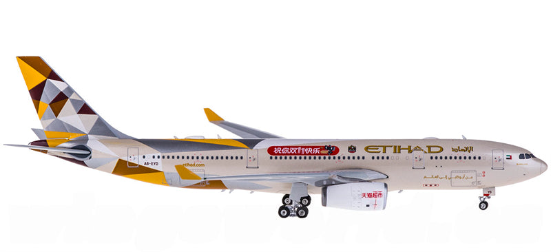 Phoenix Etihad Airways Airbus A330-200 A6-EYD 1:400 Diecast Model view 1