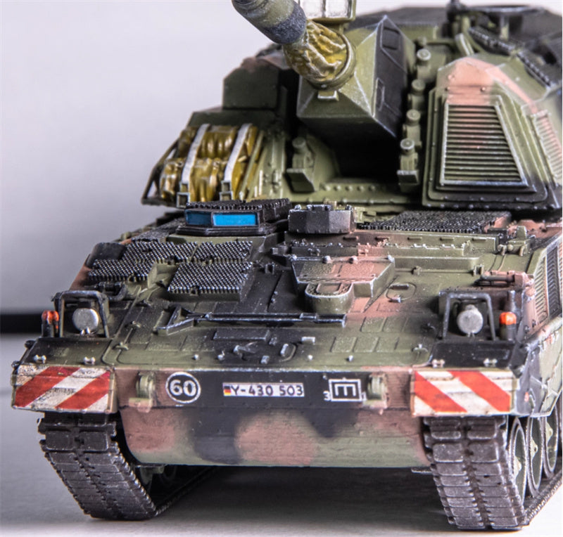 AM German PZH2000 self-propelled howitzer NATO tricolor 1:72 Tank Pre-built Model