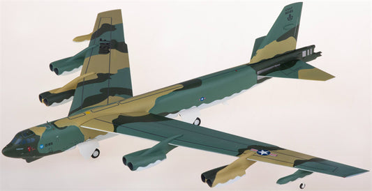 Herpa USAF Boeing B-52G 58-0185 1:200 ABS Model view 1