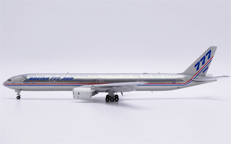 JC Wings Boeing 777-300 N5014K Flaps Down 1:400 Diecast Model view 2