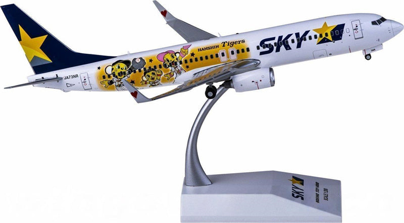 JC Wings Skymark Airlines Boeing 737-800 JA73NR 1:200 Diecast Model view 1
