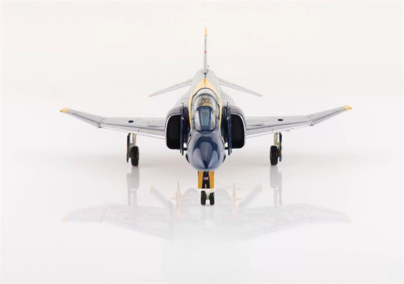 HOBBY MASTER F-4J Cdr. Harley Hall 153812 Cdr Harley Hall & AMHI Guy Giuffrai US Navy 1970 to 1971 1:72 Airplane Pre-built Model