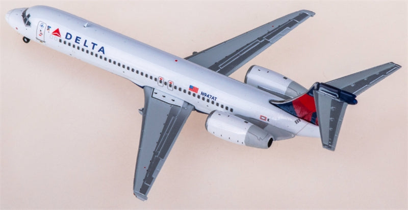 Geminijets 1:400 Delta Air Boeing 717 44007297 Diecast Model view 3