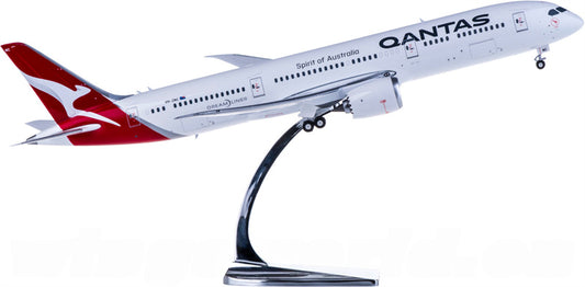 Phoenix Qantas Boeing 787-9 VH-ZNC 1:200 Diecast Model view 1