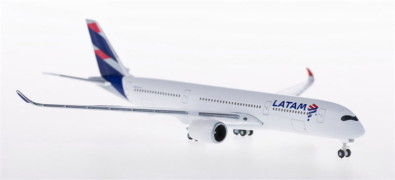 Hogan Latam Airbus A350-900 1:500 Diecast Model view 3