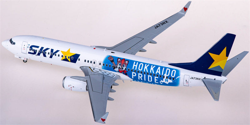 JC Wings Skymark Airlines Boeing 737-800 JA73NX 1:200 Diecast Model view 4