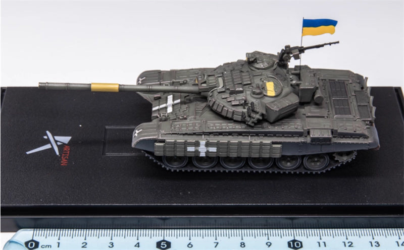ARTISAN Ukrainian T-72 main battle tank w/ national flag Wearing skirt armor 1:72 Tank Pre-built Model