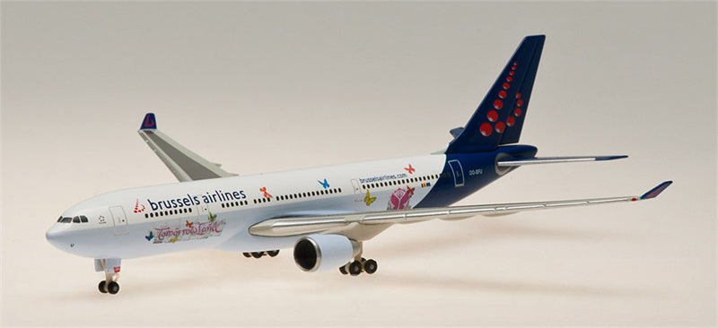 SKY500 Brussels Airlines Airbus A330-200 OO-SFU 1:500 Diecast Model view 1