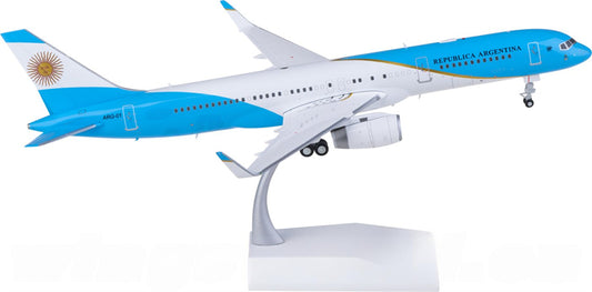 JC Wings Argentina Air Force Boeing 757-200 ARG-01 1:200 Diecast Model view 1