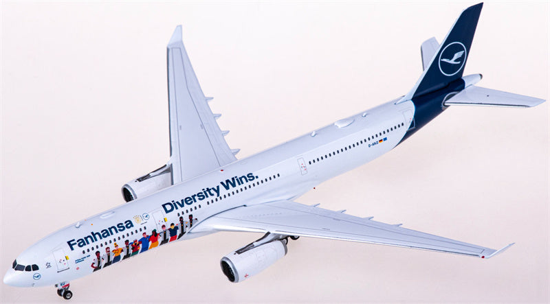 Phoenix Lufthansa Airbus A330-300 D-AIKQ 1:400 Diecast Model view 4